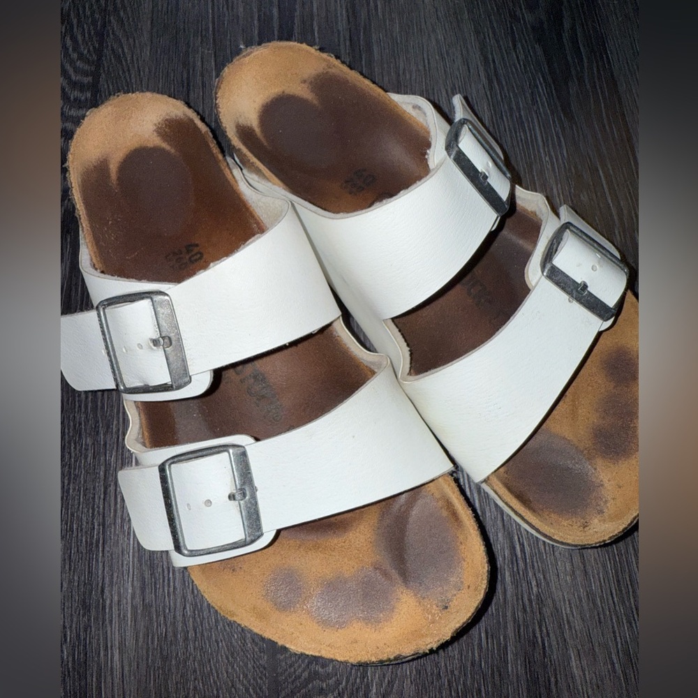 White Birkenstocks size 40. Great condition. Arizona Slide 2 strap.